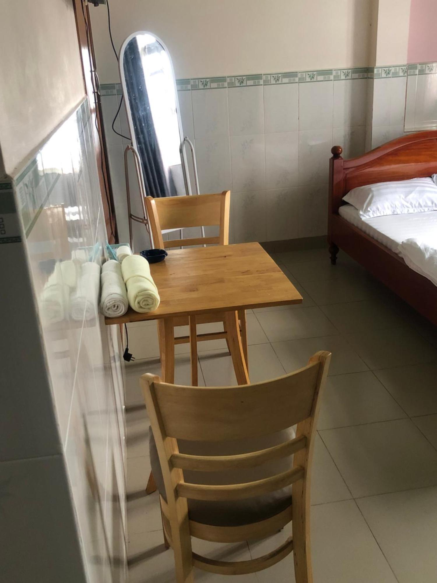 Bed and Breakfast Khach San Quoc Viet à Bảo Lộc Extérieur photo